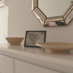 „Esszimmer der Casa Patricia in Nerja mit Esstisch und heller Einrichtung“